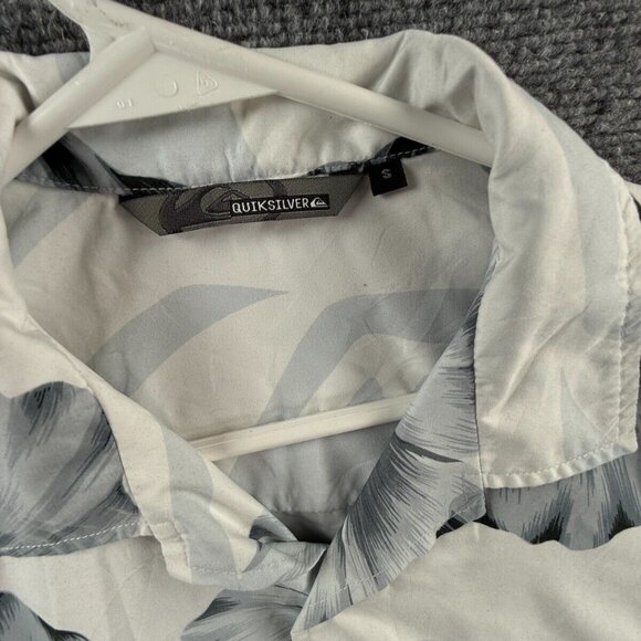 Quiksilver AOP Floral Gray White Button Up Shirt Short Sleeve Men Skate Surf SML - Picture 8 of 16